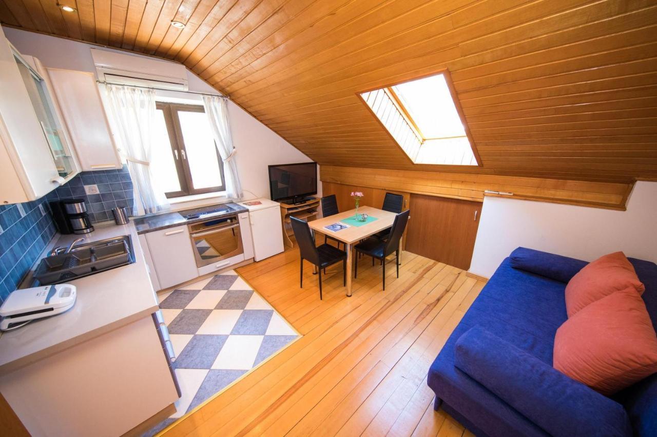 Guest House J&J ザトン エクステリア 写真
